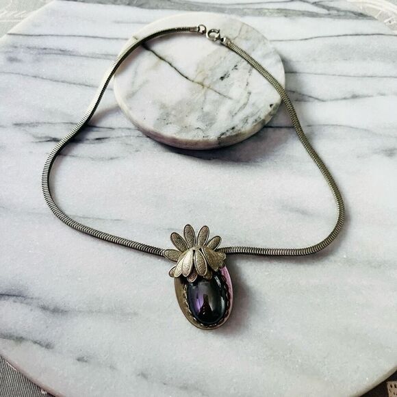 Vintage Pendant Necklace Ornate Oval Silver Toned Metal Unique Retro - Picture 1 of 9